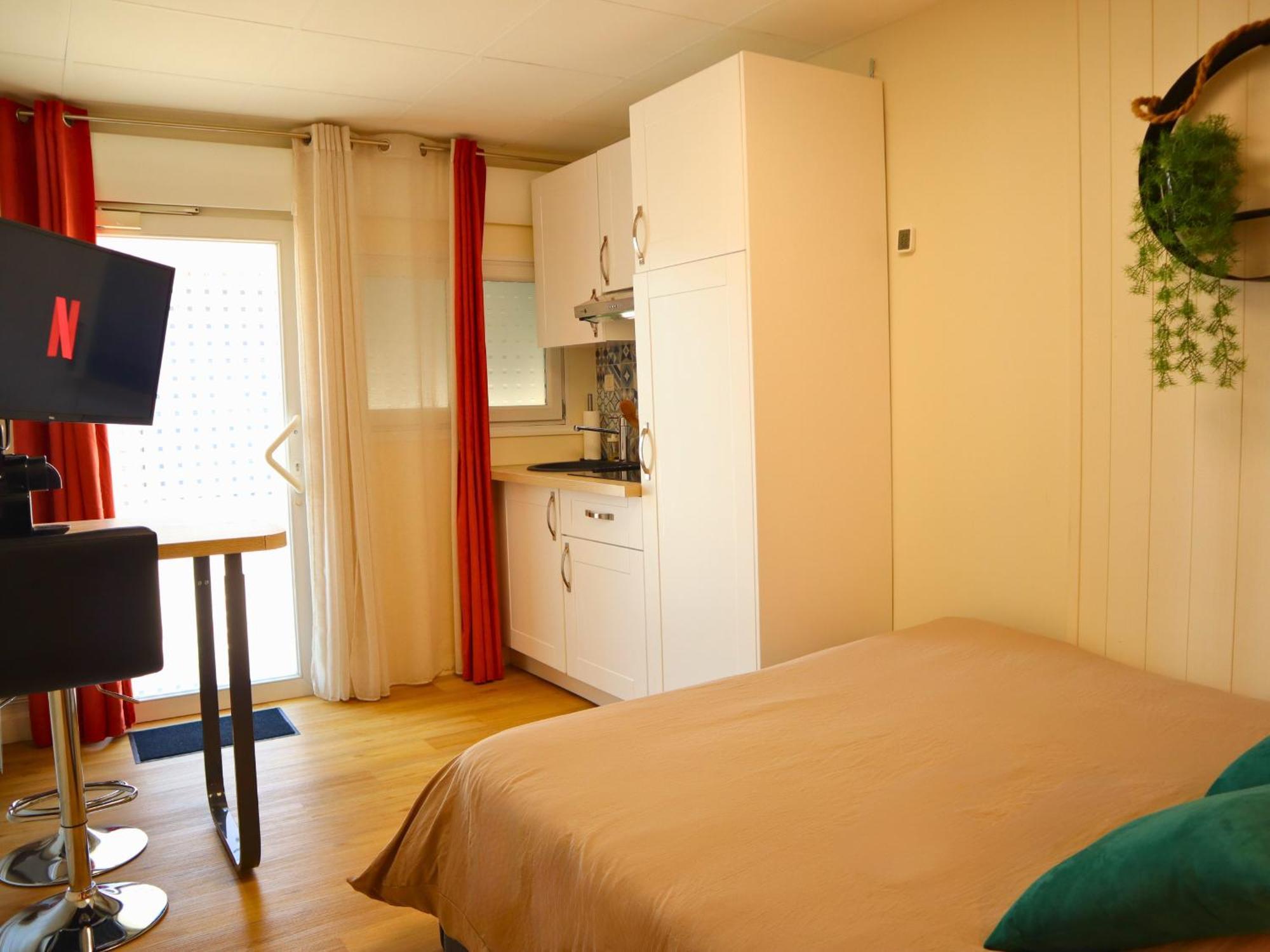 Studio Moderne Et Tout Equipe Au Coeur De Bourbourg - Gare A Proximite Esterno foto